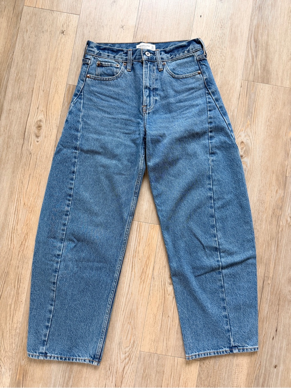 Abercrombie & Fitch Mid-rise Barrel Jeans - US24 Regular Length